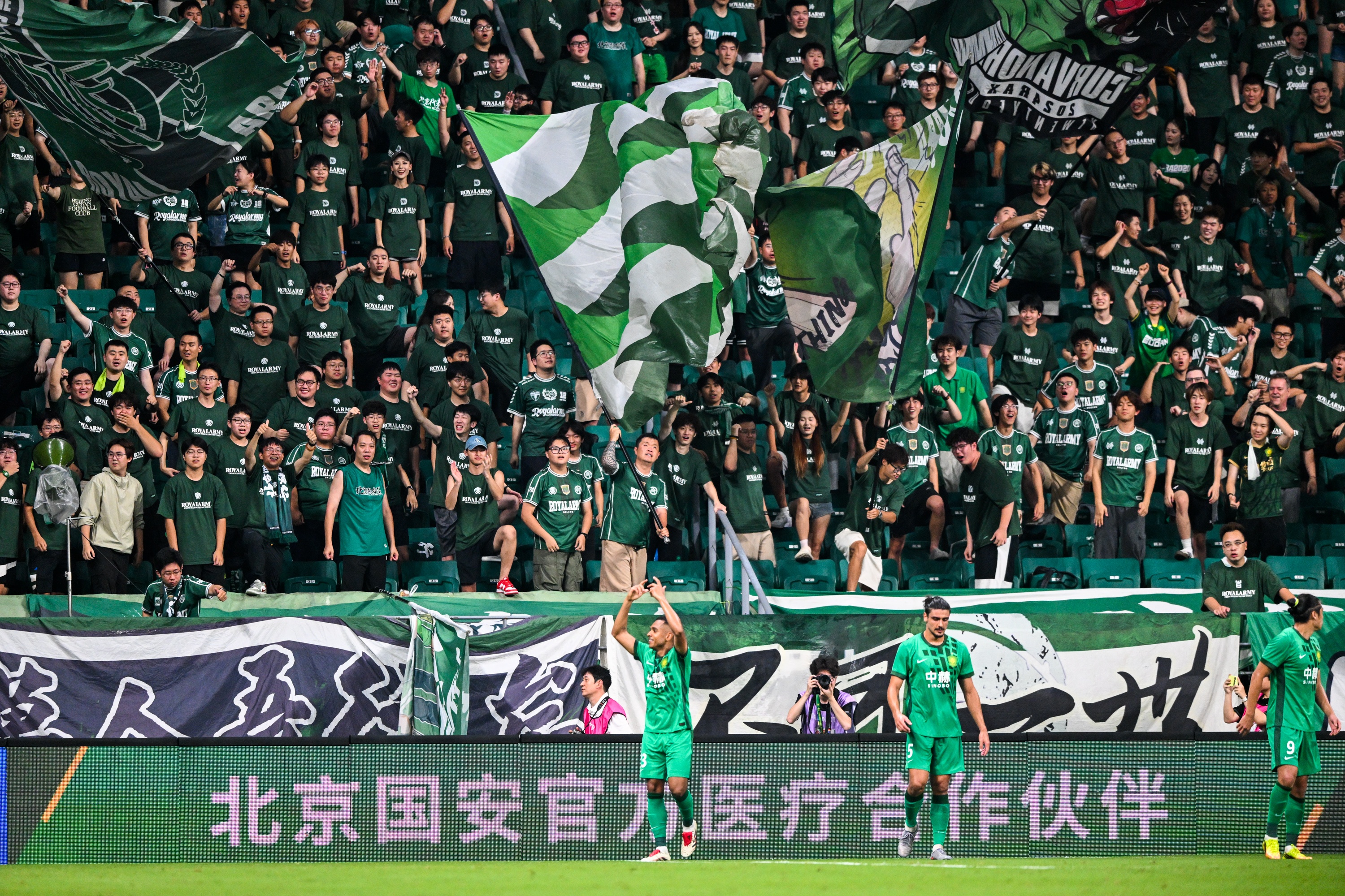 11场不败凝聚力达新高,国安客场零封申花后仍面临三线考验